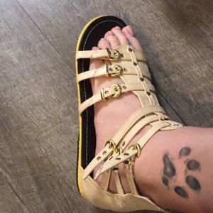 10 miss me tan gladiator strap sandals